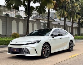 Toyota Camry 2025 2.5 HEV Top