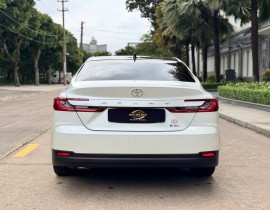 Toyota Camry 2025 2.5 HEV Top