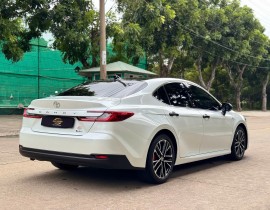 Toyota Camry 2025 2.5 HEV Top