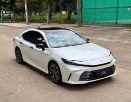 Toyota Camry 2025 2.5 HEV Top