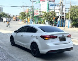 Kia Cerato 2017 MT 