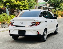 I10 1.2 MT Base 2023