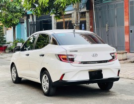 I10 1.2 MT Base 2023