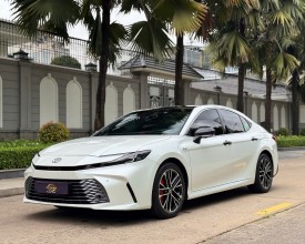 Toyota Camry 2025 2.5 HEV Top